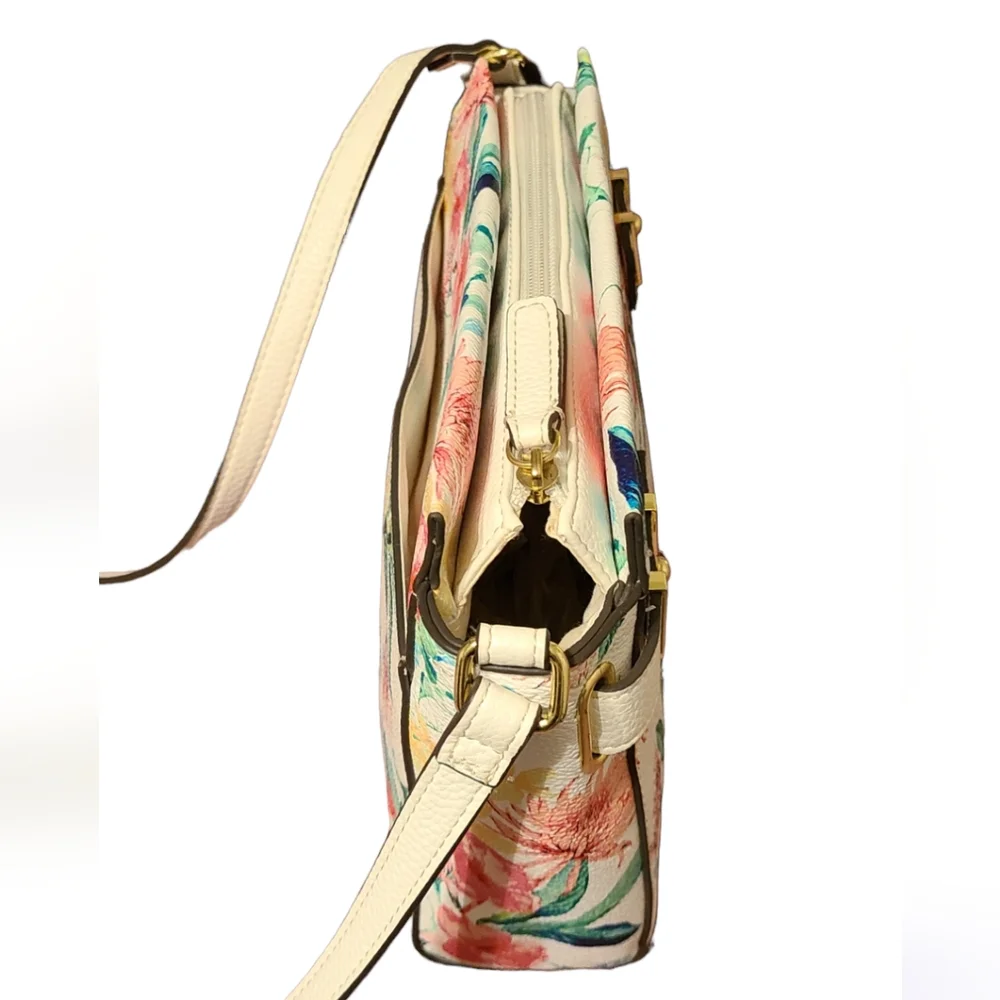 Liz Claiborne Crossbody - Picture 16 of 16